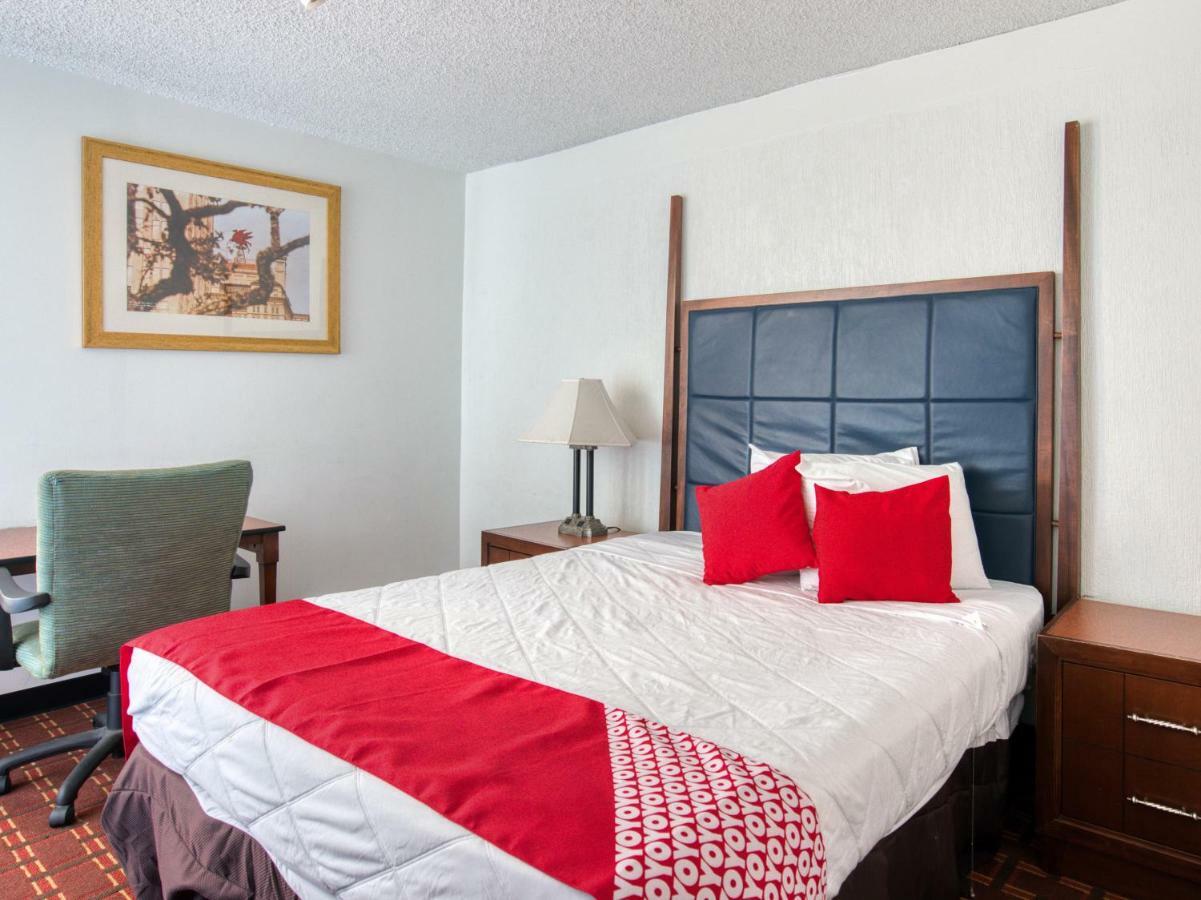 Hotel Oyo Townhouse Houston George Bush Intercontinental Zewnętrze zdjęcie
